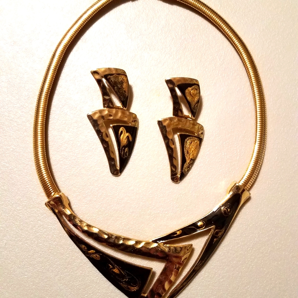 Necklace and pierced earring set